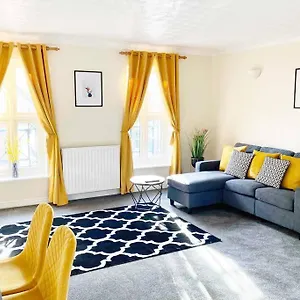 Smartrips Beckton Townhouse With Parking Apartment London